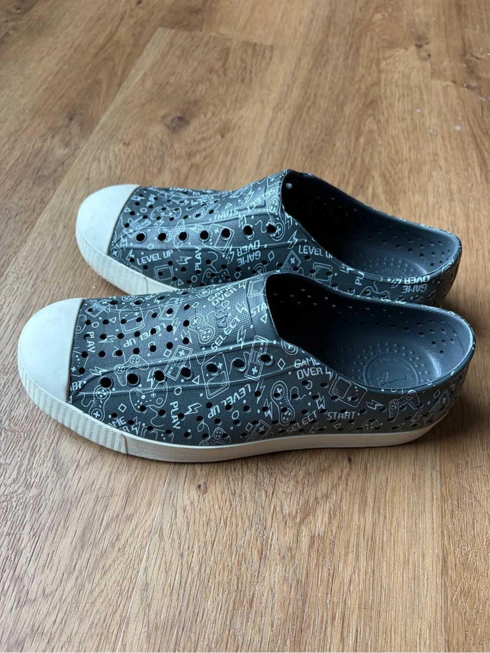 Native Jefferson Gamer Video Game Print Slip On Shoes Youth J4 Big Kids 4